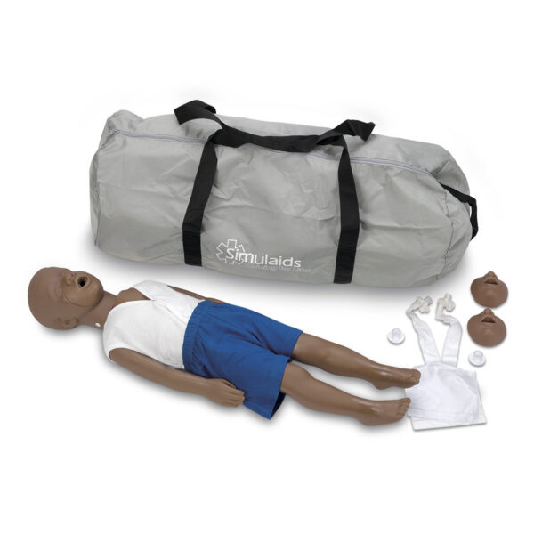 Manequim de RCP Kyle de 3 anos com bolsa de transporte – escuro [SKU: 100-2951 B]
